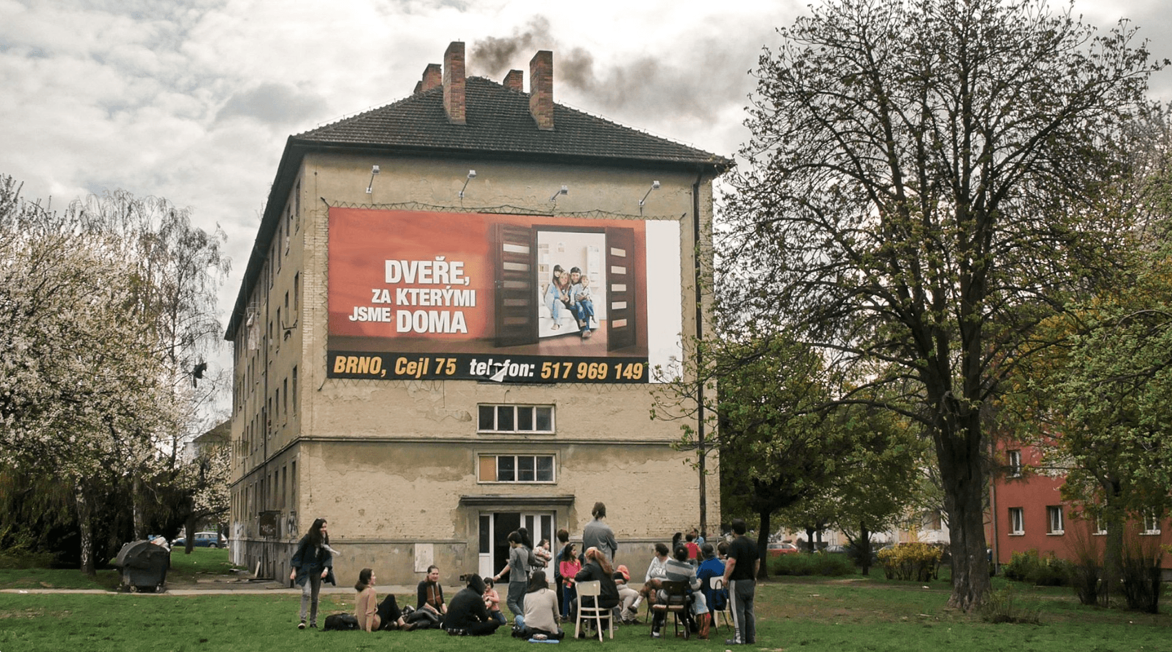 Dům bez východu. Jak vznikl film, který rozkryl obchod s chudobou